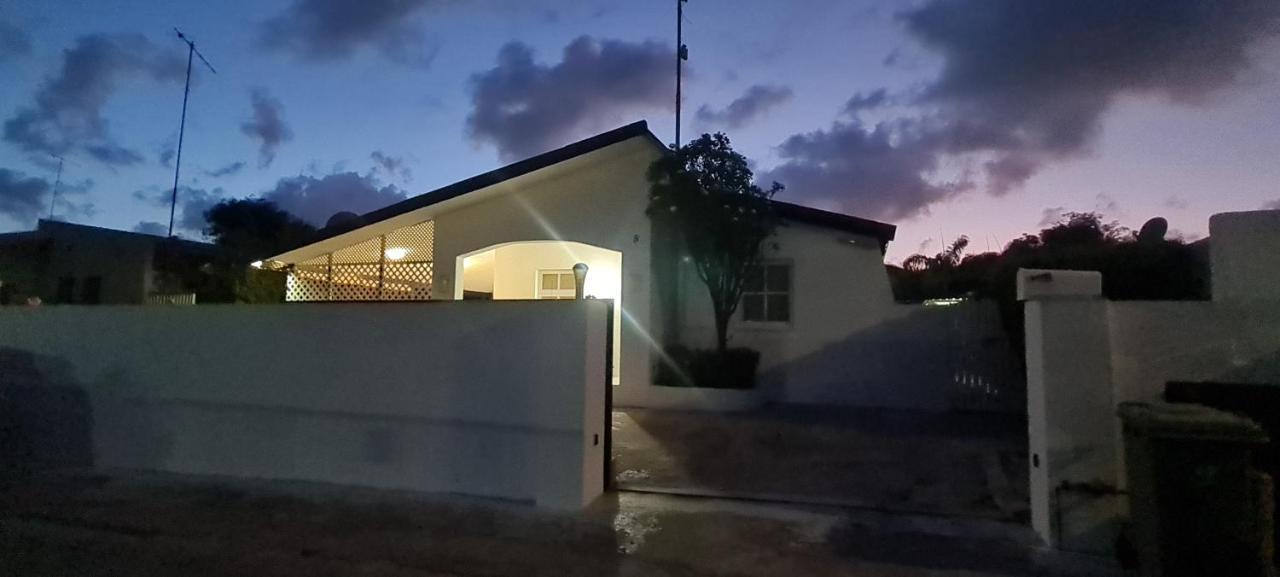 Family Villa With Big Pool And Absolute Privacy Willemstad Bagian luar foto
