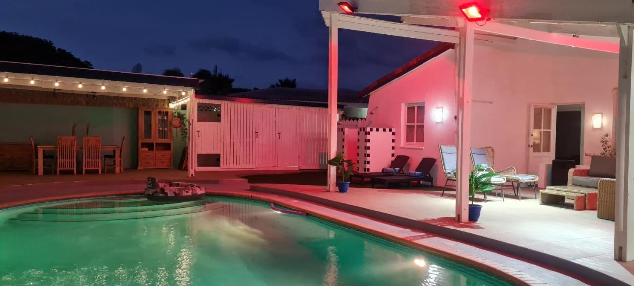 Family Villa With Big Pool And Absolute Privacy Willemstad Bagian luar foto